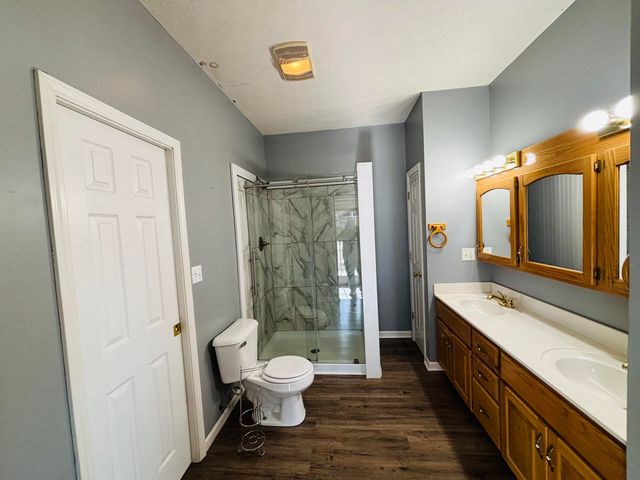 3879 E KY-80, Russell Springs, KY 42642