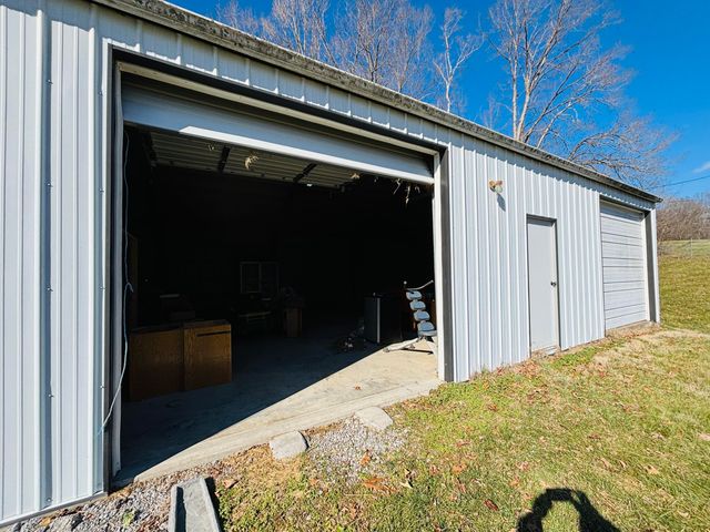 3879 E KY-80, Russell Springs, KY 42642