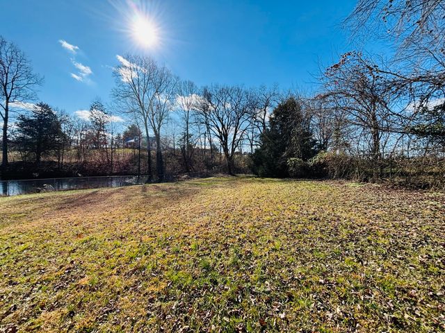 3879 E KY-80, Russell Springs, KY 42642