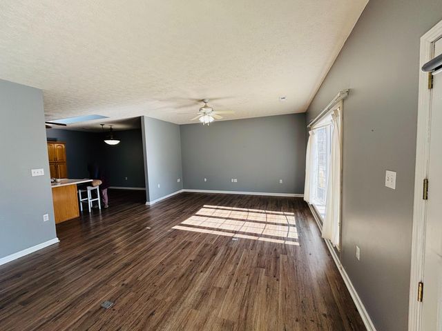 3879 E KY-80, Russell Springs, KY 42642