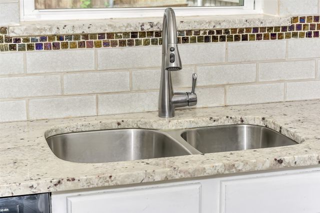 3015 Clover Lane, Euless, TX 76039