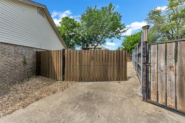 3015 Clover Lane, Euless, TX 76039