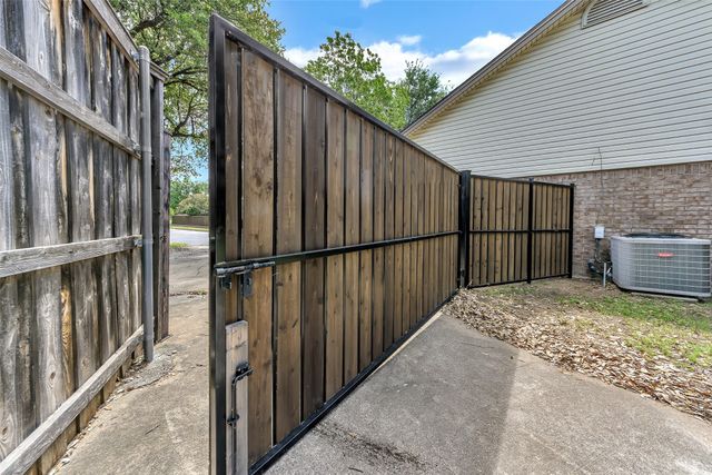 3015 Clover Lane, Euless, TX 76039