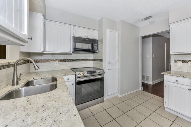 3015 Clover Lane, Euless, TX 76039