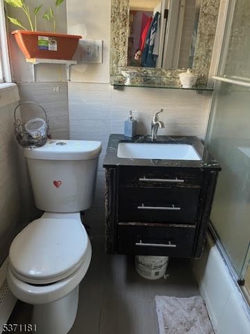 415 Lafayette St, Newark City, NJ 07105