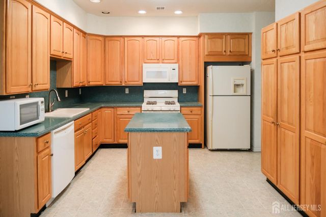 40 Sherwood Drive, Monroe, NJ 08831