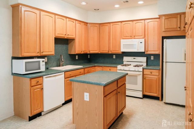 40 Sherwood Drive, Monroe, NJ 08831