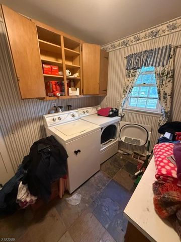 89 Old Clinton Rd, Raritan Twp., NJ 08822