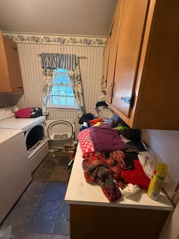 89 Old Clinton Rd, Raritan Twp., NJ 08822