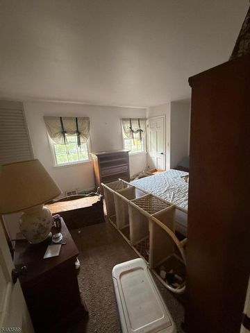 89 Old Clinton Rd, Raritan Twp., NJ 08822