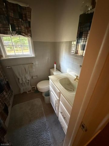89 Old Clinton Rd, Raritan Twp., NJ 08822
