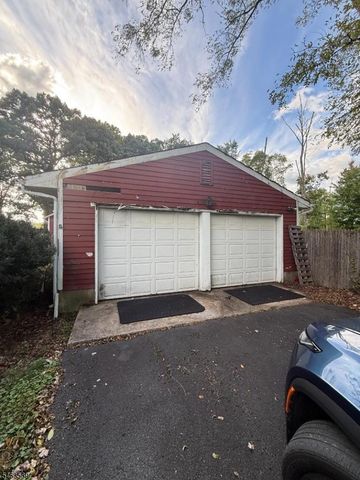 89 Old Clinton Rd, Raritan Twp., NJ 08822