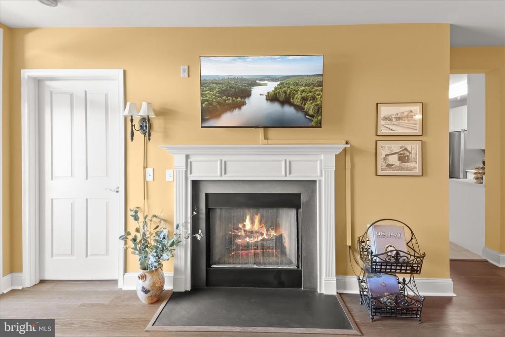 Image 10 of property listing at 2520 WATERSIDE DR #112, Frederick, MD 21701