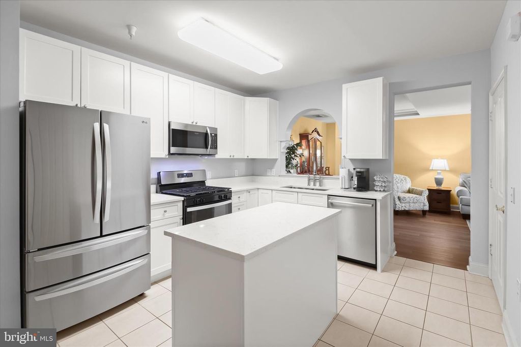 Image 14 of property listing at 2520 WATERSIDE DR #112, Frederick, MD 21701