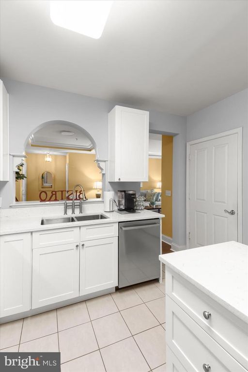Image 16 of property listing at 2520 WATERSIDE DR #112, Frederick, MD 21701