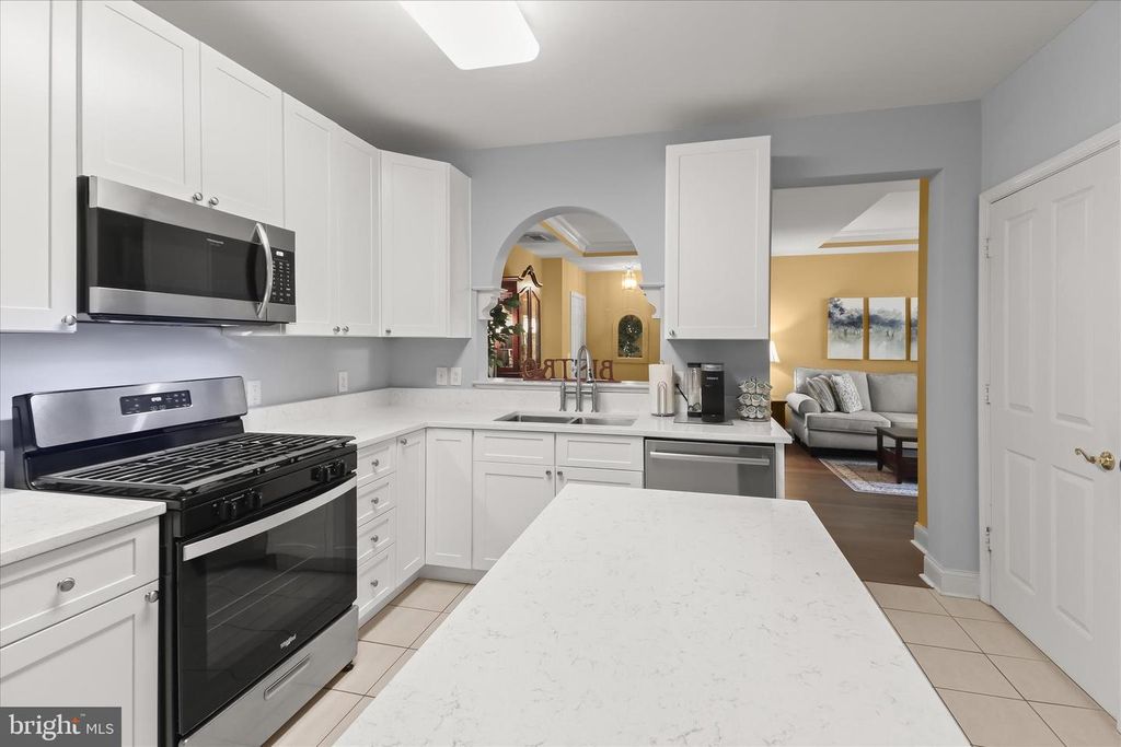 Image 17 of property listing at 2520 WATERSIDE DR #112, Frederick, MD 21701