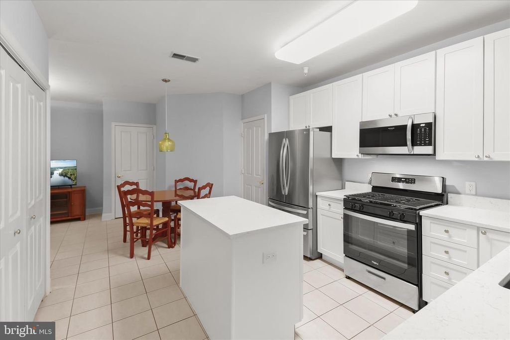 Image 18 of property listing at 2520 WATERSIDE DR #112, Frederick, MD 21701