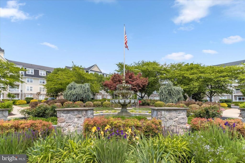 Image 2 of property listing at 2520 WATERSIDE DR #112, Frederick, MD 21701