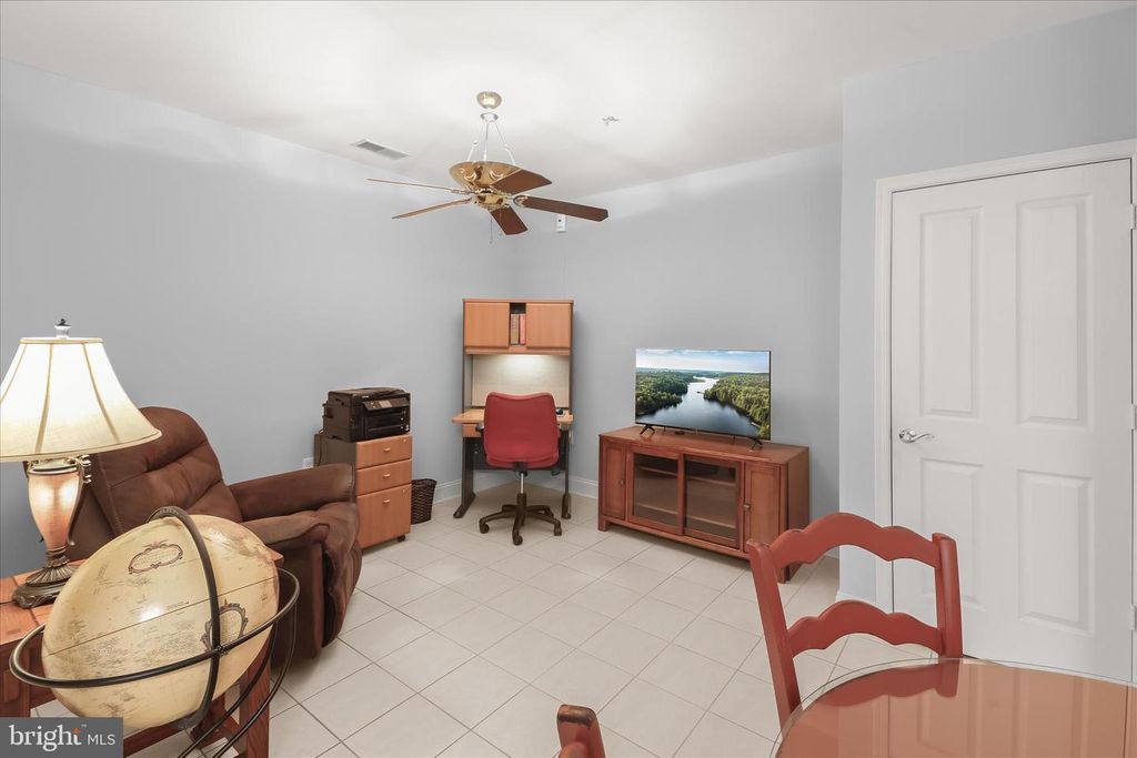 Image 20 of property listing at 2520 WATERSIDE DR #112, Frederick, MD 21701