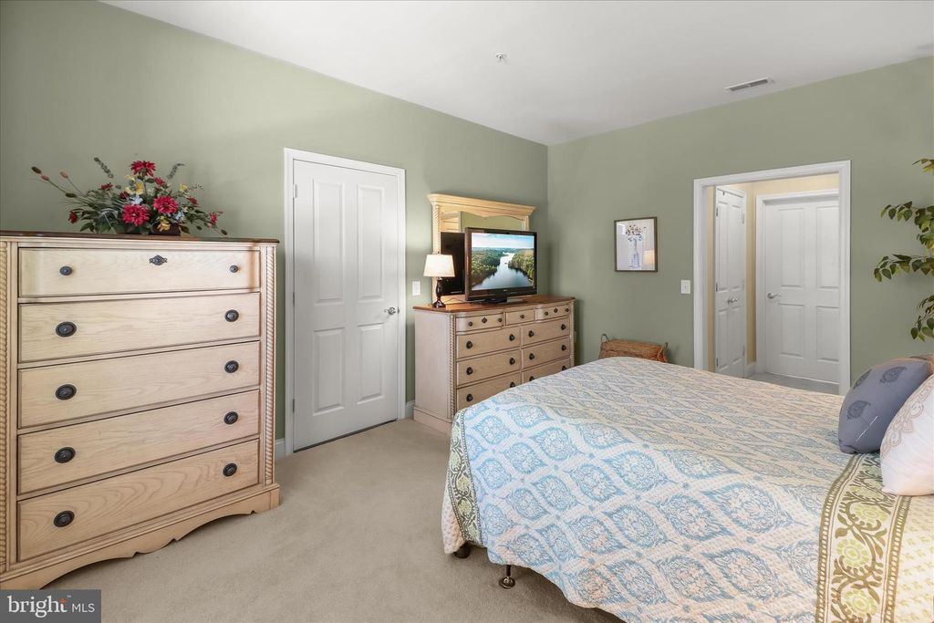 Image 26 of property listing at 2520 WATERSIDE DR #112, Frederick, MD 21701