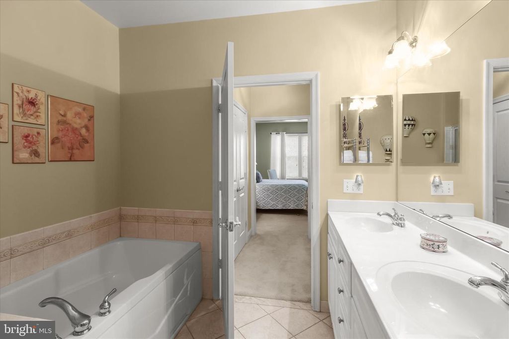 Image 30 of property listing at 2520 WATERSIDE DR #112, Frederick, MD 21701