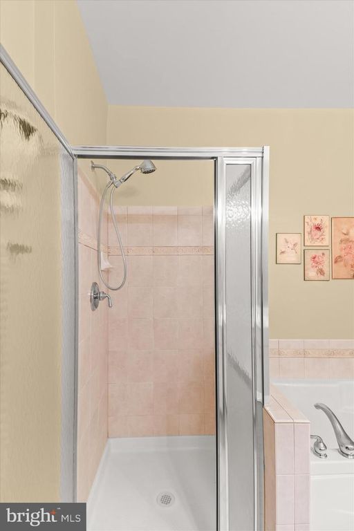 Image 31 of property listing at 2520 WATERSIDE DR #112, Frederick, MD 21701