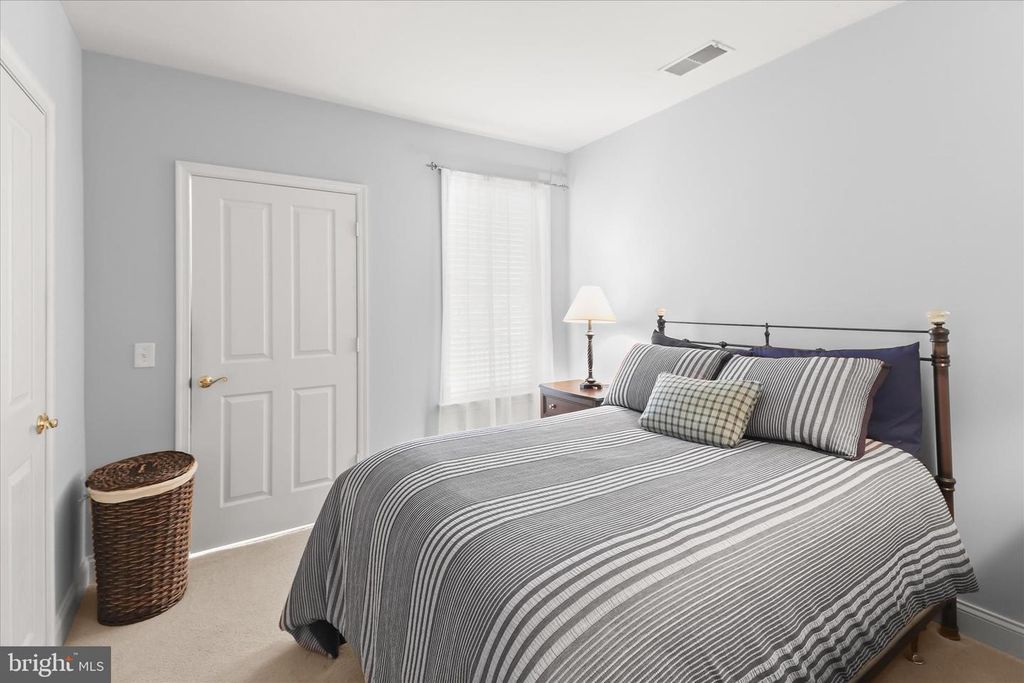 Image 32 of property listing at 2520 WATERSIDE DR #112, Frederick, MD 21701