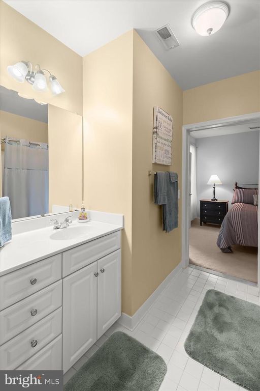 Image 38 of property listing at 2520 WATERSIDE DR #112, Frederick, MD 21701