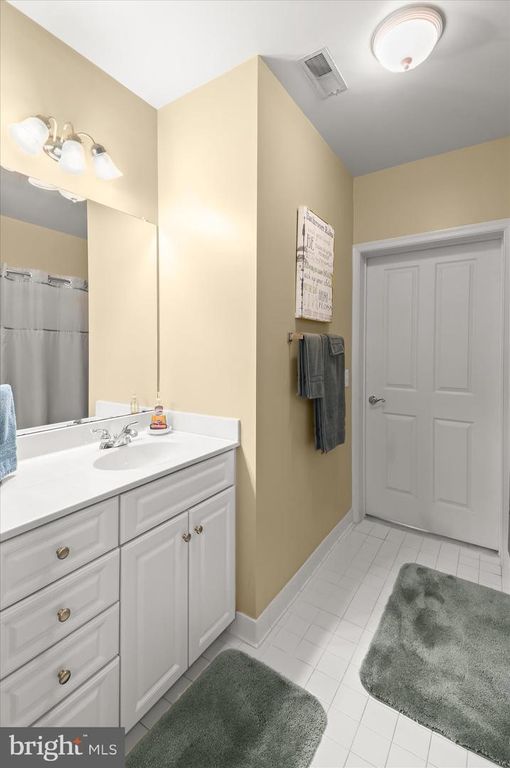 Image 39 of property listing at 2520 WATERSIDE DR #112, Frederick, MD 21701