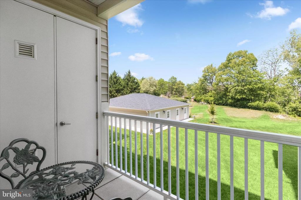 Image 41 of property listing at 2520 WATERSIDE DR #112, Frederick, MD 21701