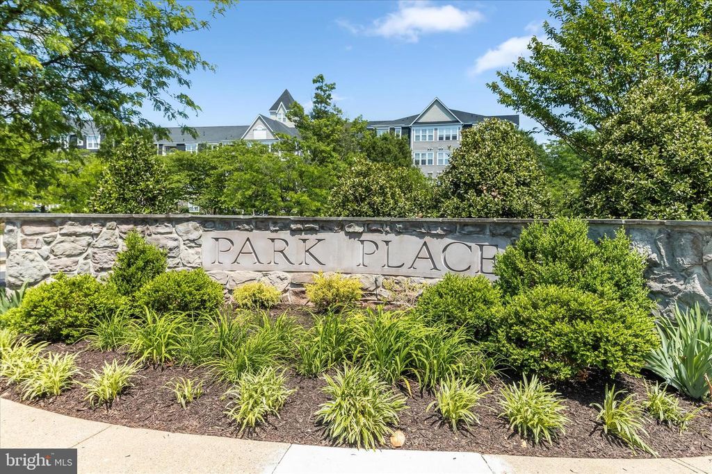 Image 54 of property listing at 2520 WATERSIDE DR #112, Frederick, MD 21701