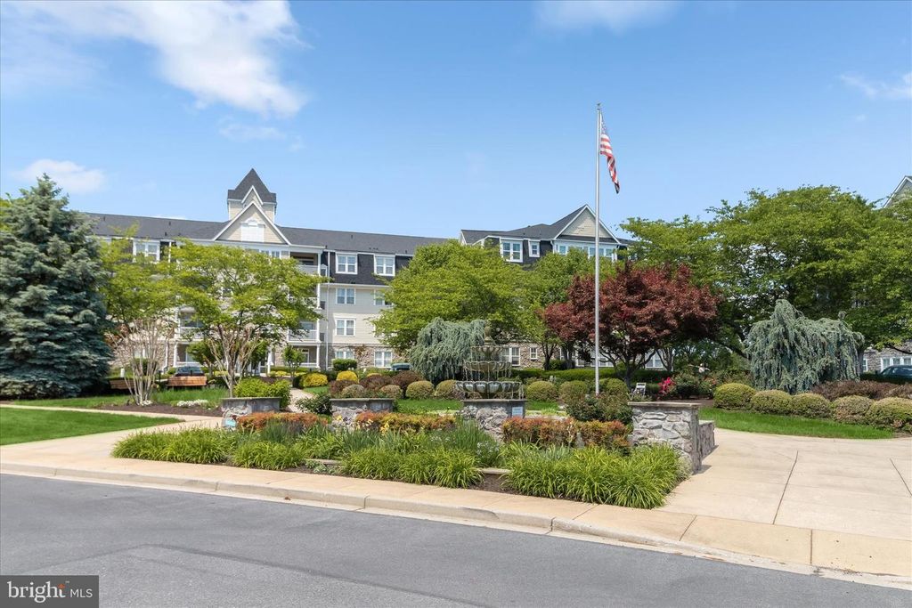 Image 56 of property listing at 2520 WATERSIDE DR #112, Frederick, MD 21701