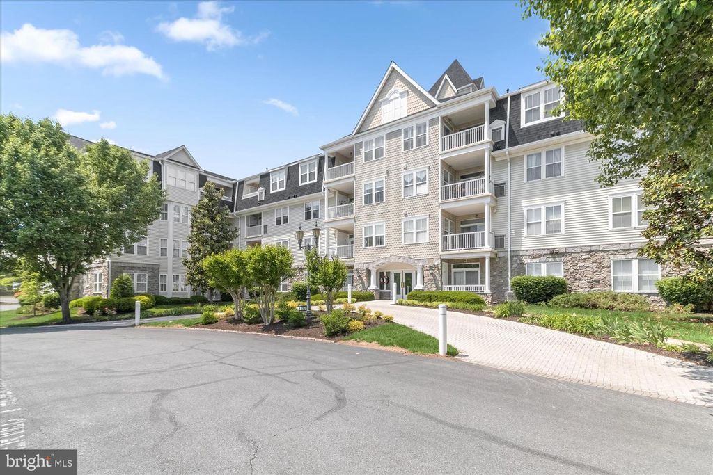 Image 58 of property listing at 2520 WATERSIDE DR #112, Frederick, MD 21701