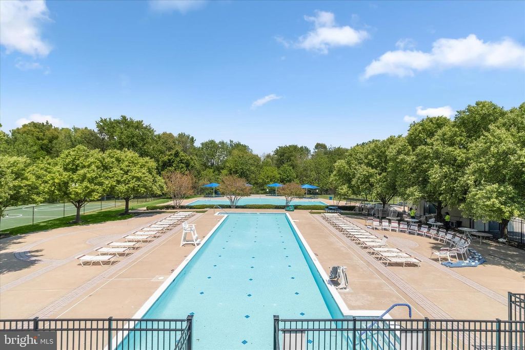 Image 60 of property listing at 2520 WATERSIDE DR #112, Frederick, MD 21701
