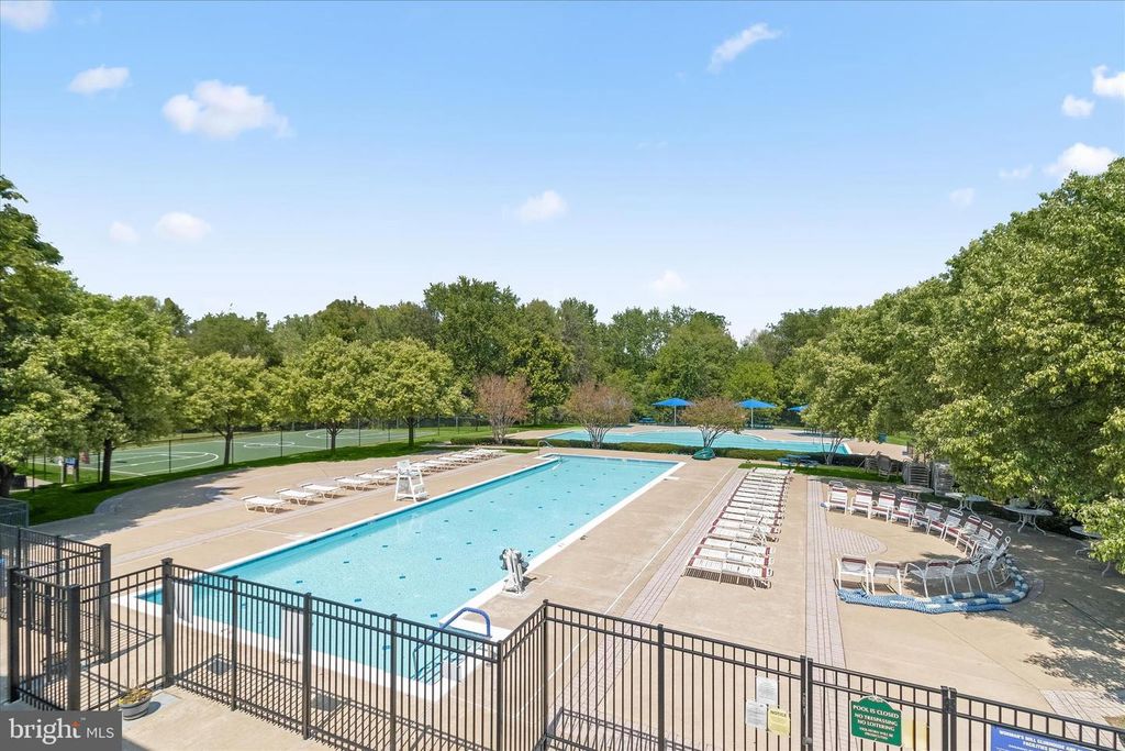 Image 61 of property listing at 2520 WATERSIDE DR #112, Frederick, MD 21701