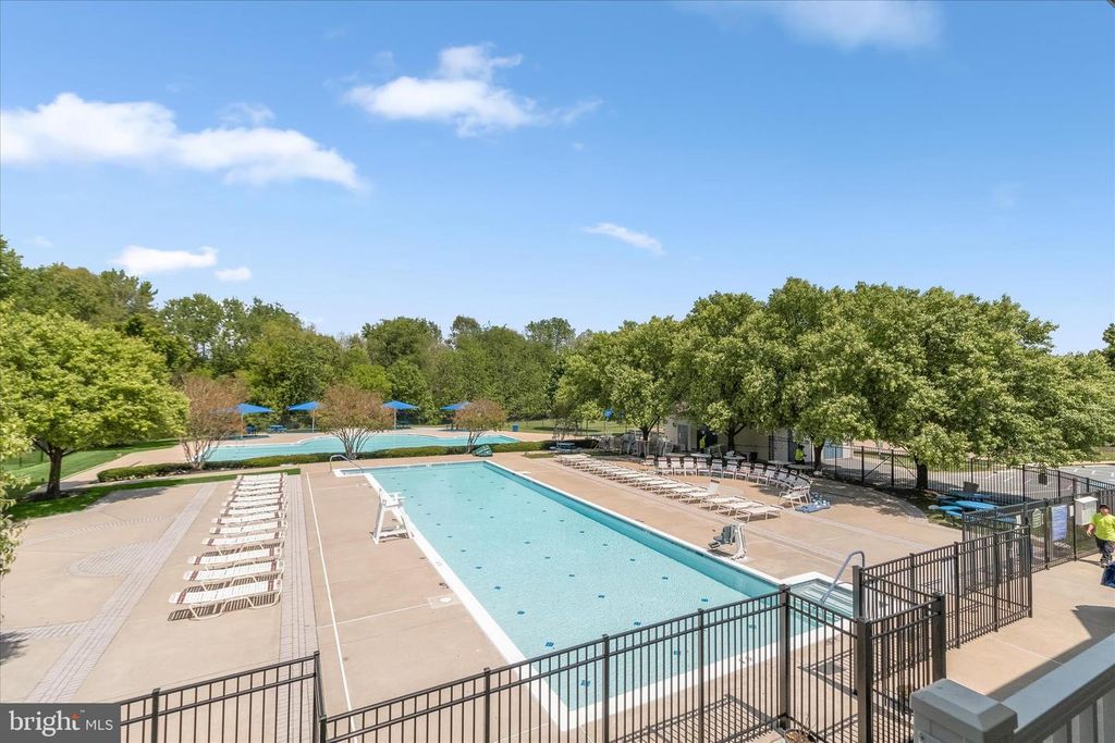 Image 63 of property listing at 2520 WATERSIDE DR #112, Frederick, MD 21701