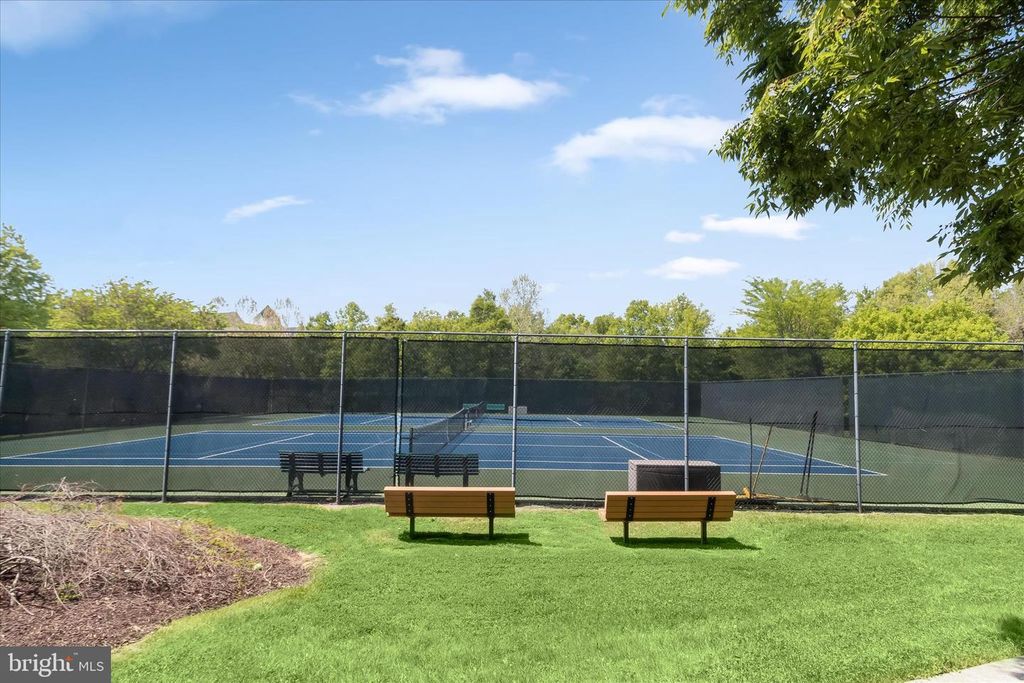 Image 74 of property listing at 2520 WATERSIDE DR #112, Frederick, MD 21701