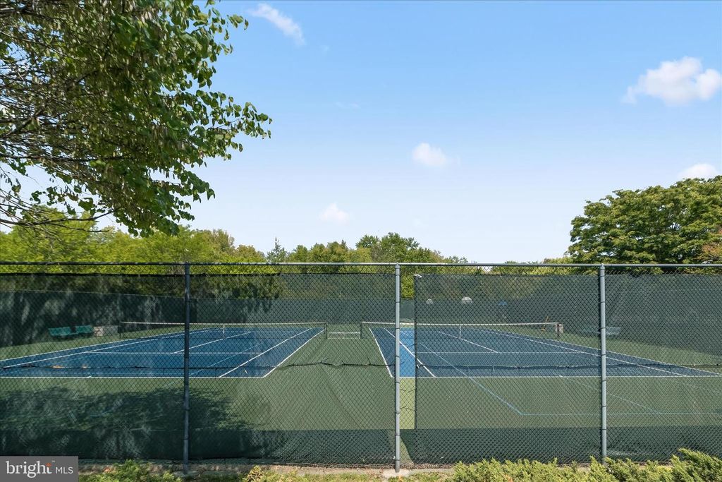 Image 76 of property listing at 2520 WATERSIDE DR #112, Frederick, MD 21701
