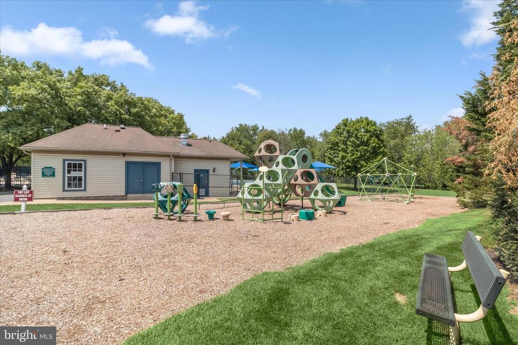 Image 82 of property listing at 2520 WATERSIDE DR #112, Frederick, MD 21701