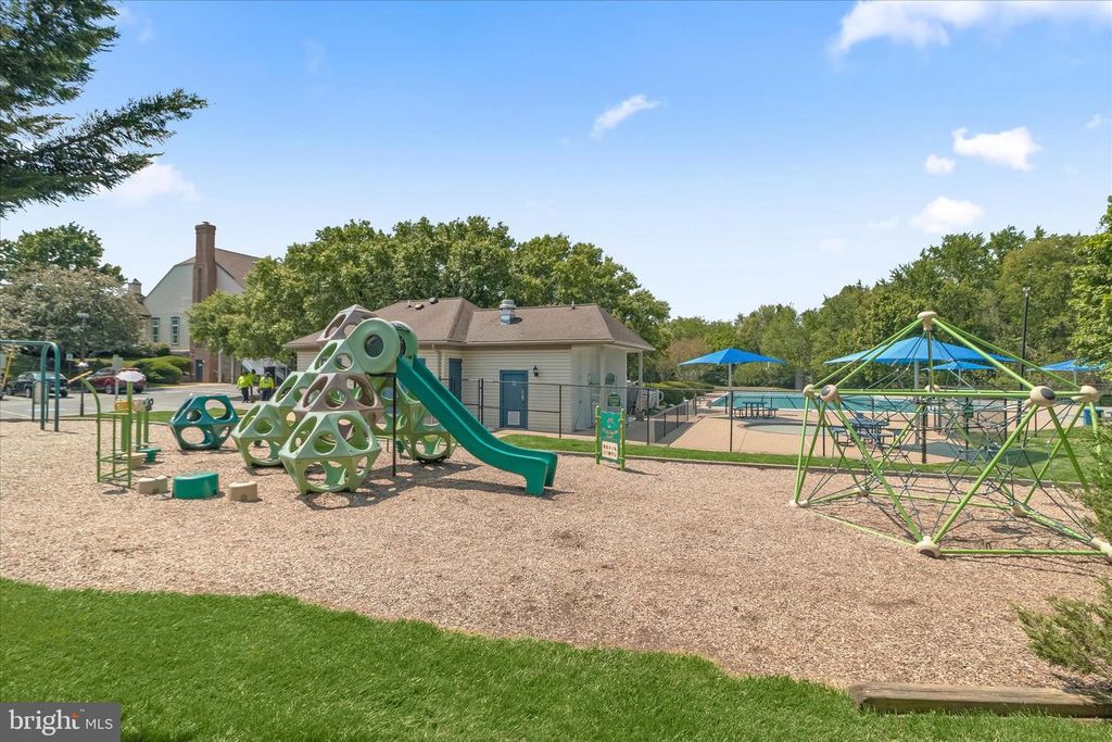 Image 83 of property listing at 2520 WATERSIDE DR #112, Frederick, MD 21701