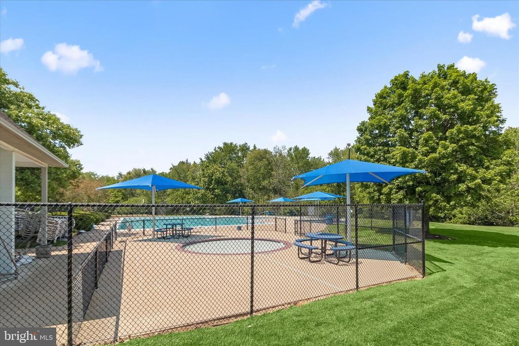 Image 84 of property listing at 2520 WATERSIDE DR #112, Frederick, MD 21701