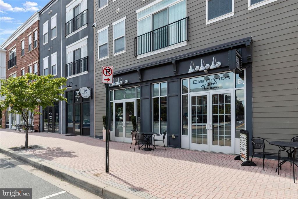Image 94 of property listing at 2520 WATERSIDE DR #112, Frederick, MD 21701