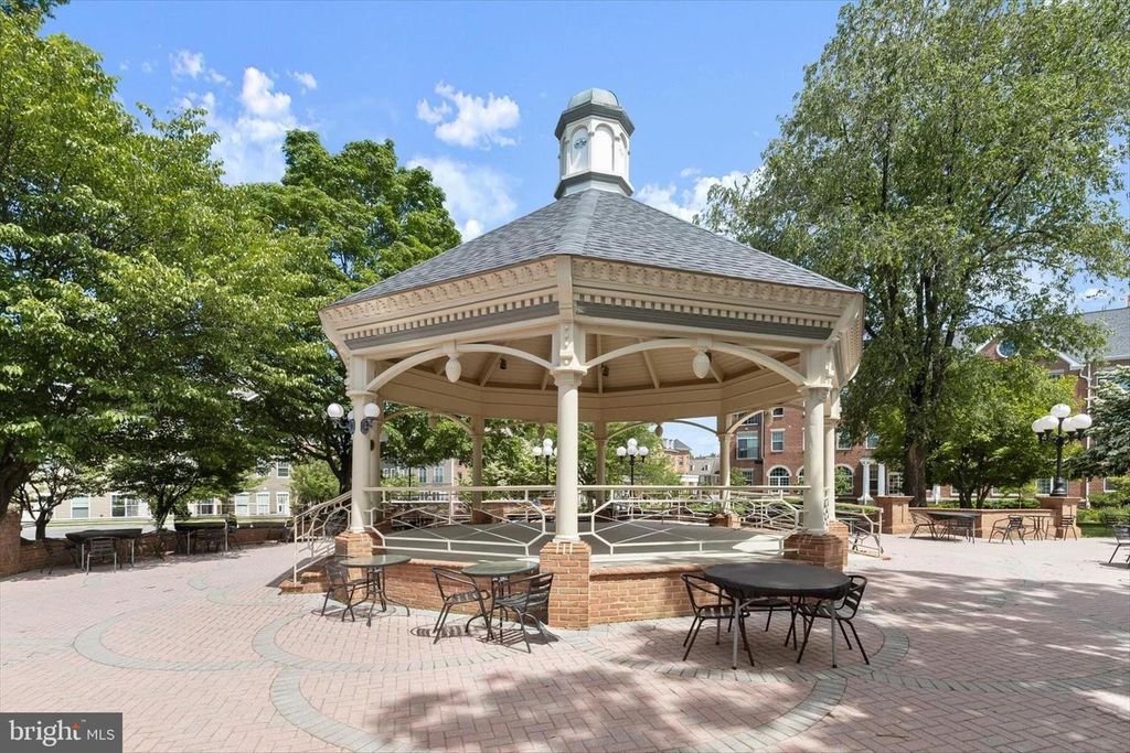Image 97 of property listing at 2520 WATERSIDE DR #112, Frederick, MD 21701