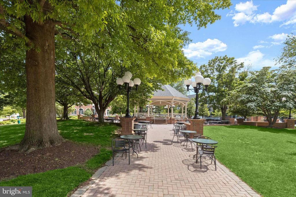 Image 98 of property listing at 2520 WATERSIDE DR #112, Frederick, MD 21701