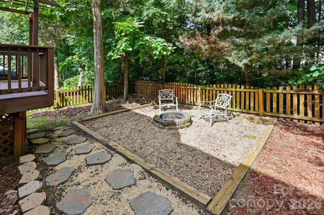 6832 Charter Hills Road, Charlotte, NC 28277