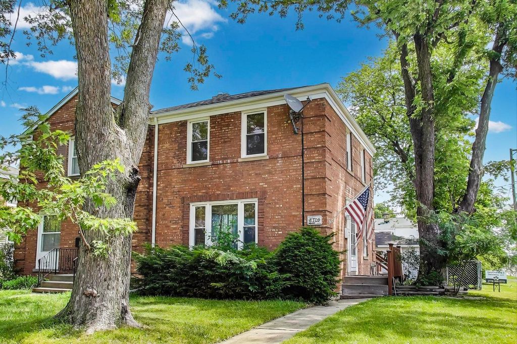 8303 Lawndale Avenue, Skokie, IL 60076