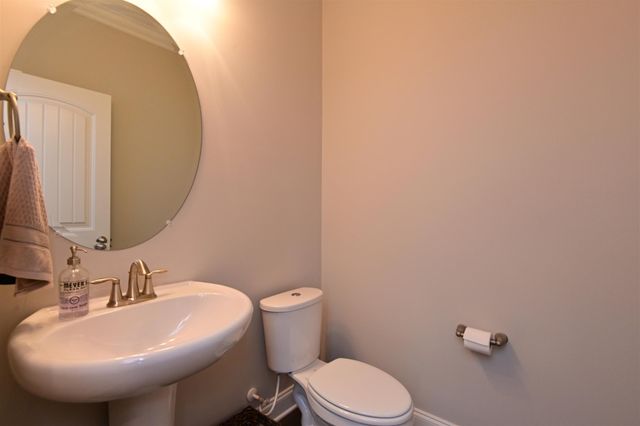 1028 Fenner Ln, Gallatin, TN 37066