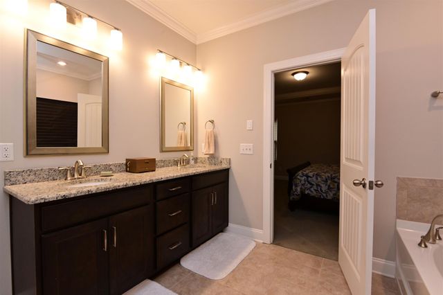 1028 Fenner Ln, Gallatin, TN 37066