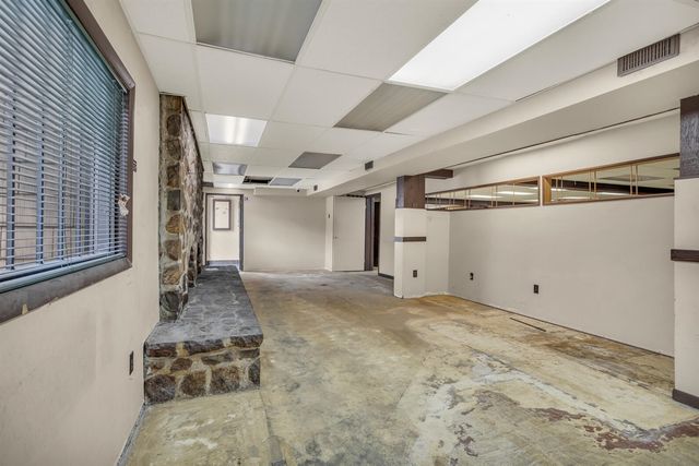 1425 Wildwood Avenue, Jackson, MI 49202