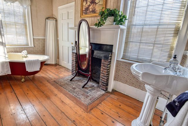 27 NH Route 25, Plymouth, NH 03264